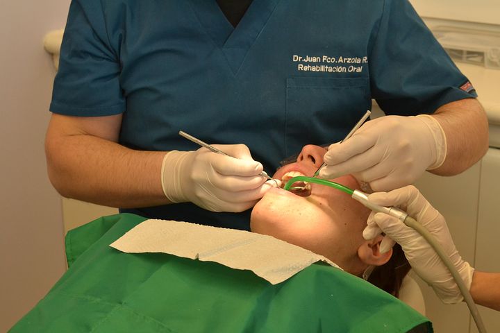 Wskazówki dla pacjentów gabinetów stomatologicznych – w jaki sposób zachować się w trakcie odwiedzin u dentysty?